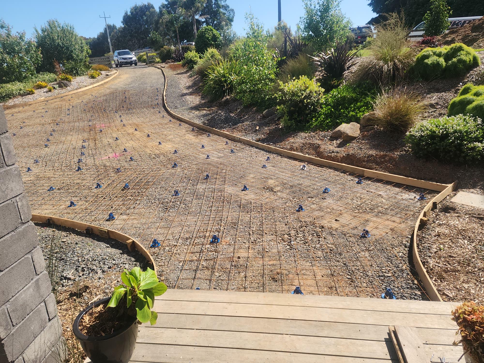 Concrete driveway and large hardstand pad: concrete preparation photo 02