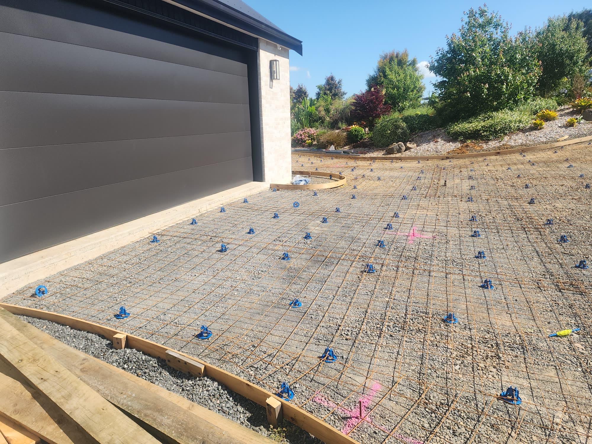 Concrete driveway and large hardstand pad: concrete preparation photo 03