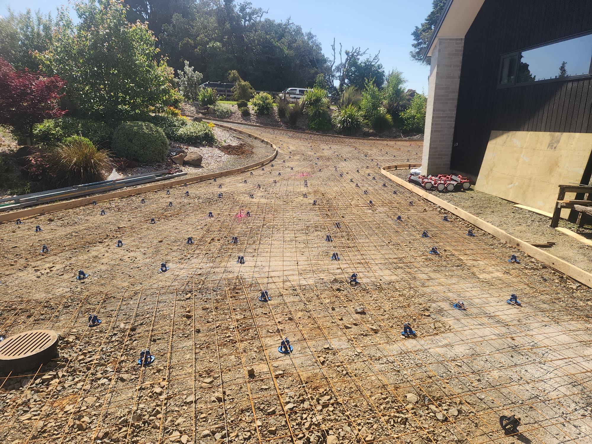 Concrete driveway and large hardstand pad: concrete preparation photo 10