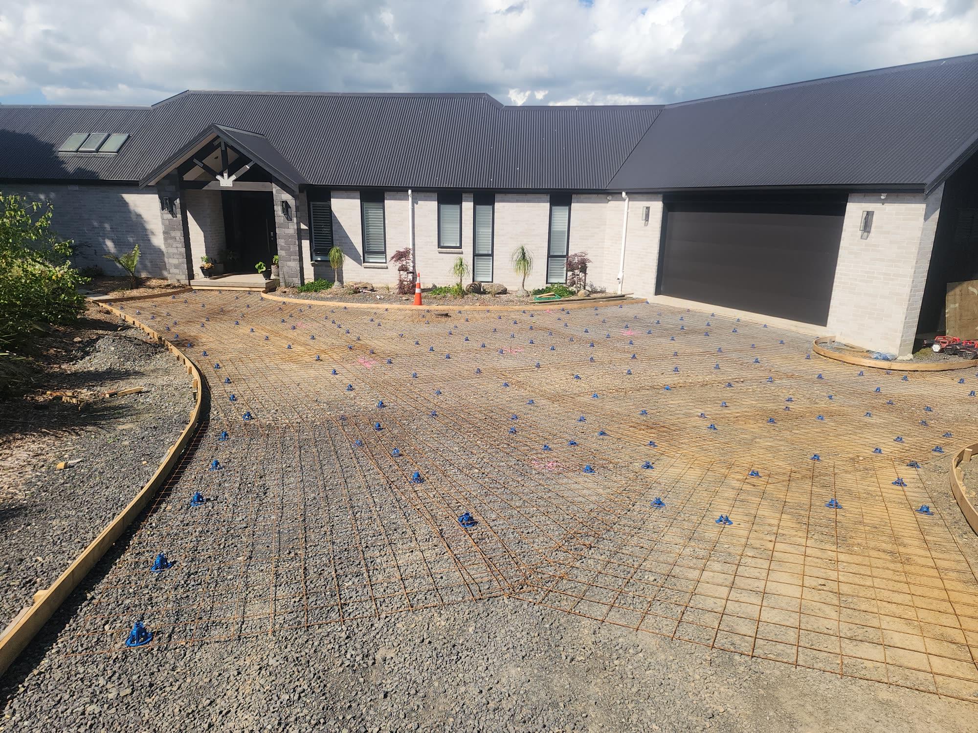 Concrete driveway and large hardstand pad: concrete preparation photo 12