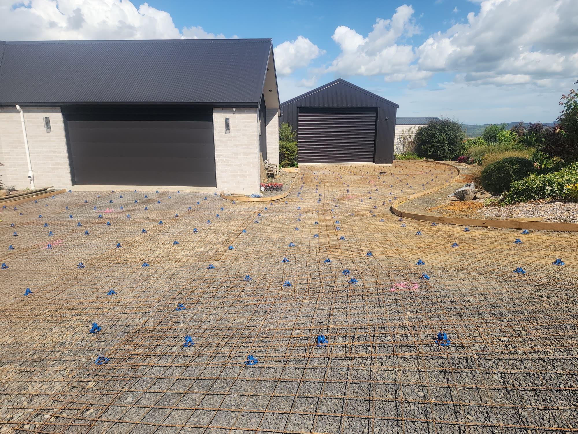 Concrete driveway and large hardstand pad: concrete preparation photo 13
