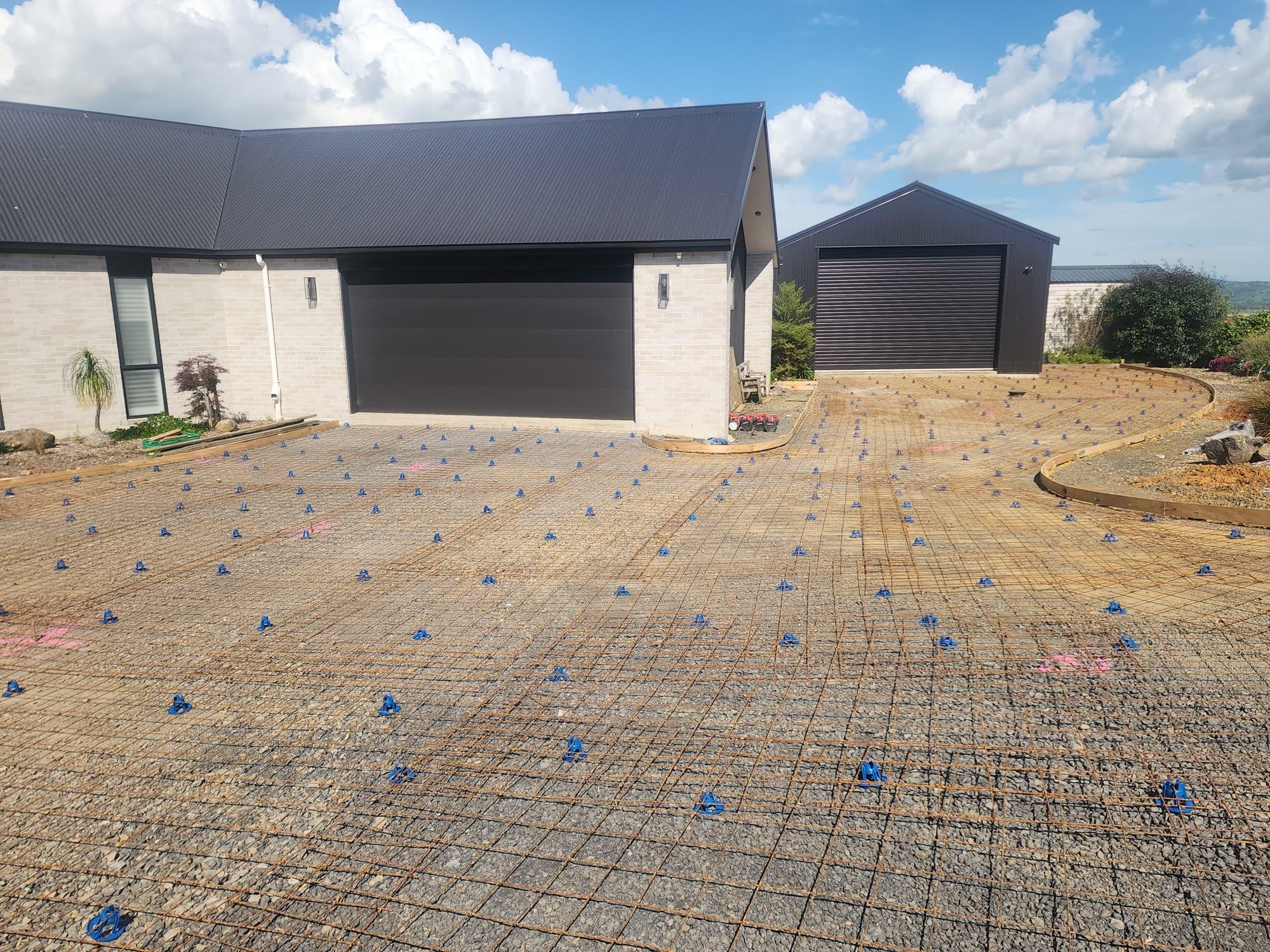 Concrete driveway and large hardstand pad: concrete preparation photo 14