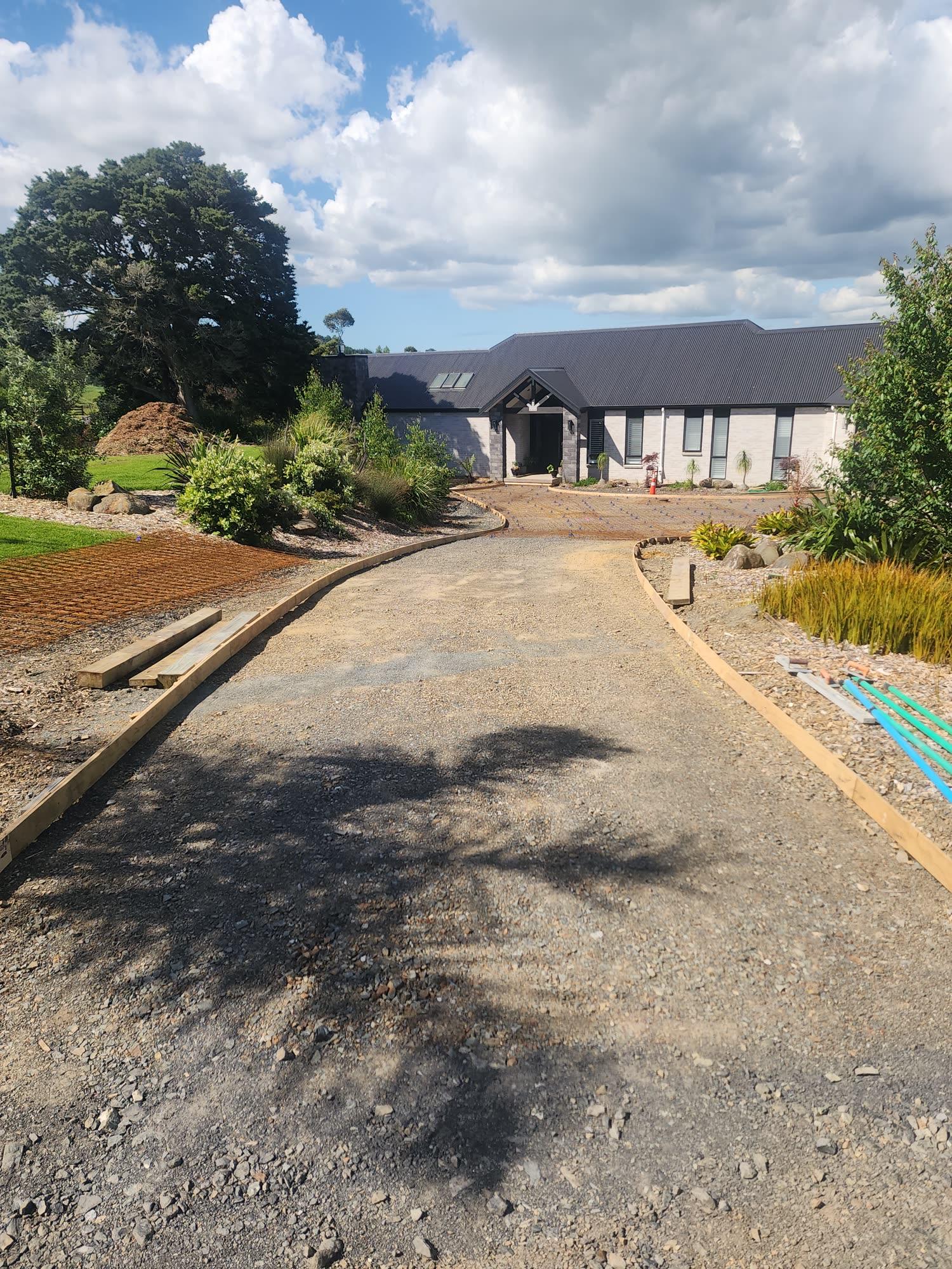 Concrete driveway and large hardstand pad: concrete preparation photo 15
