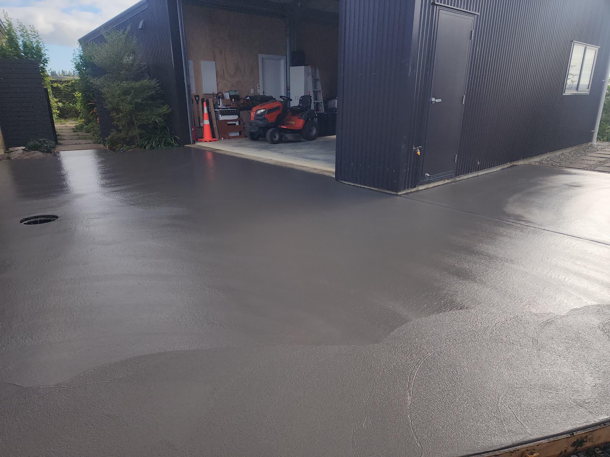 Concrete driveway and large hardstand pad: concrete preparation photo 18