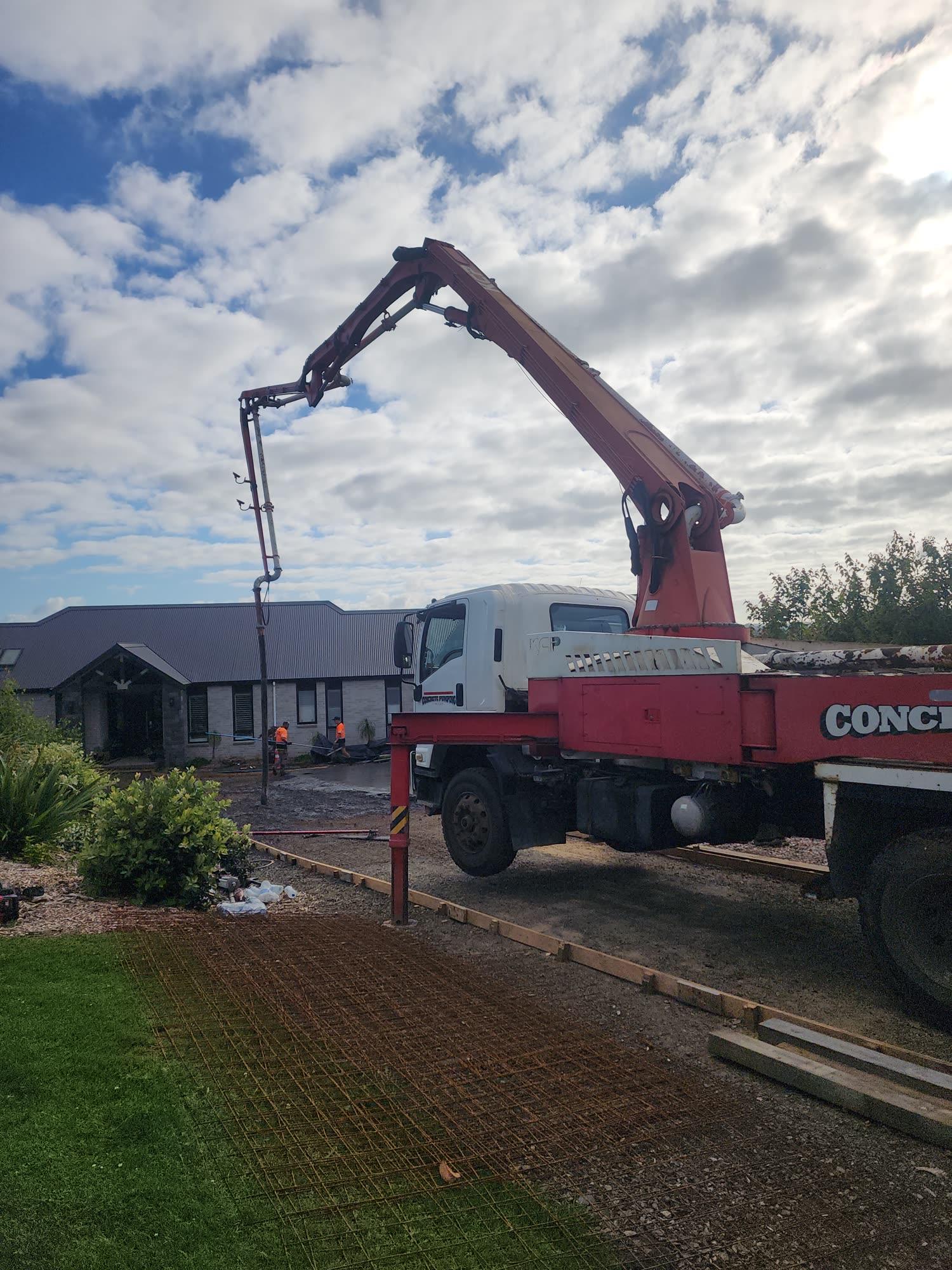 Concrete driveway and large hardstand pad: concrete preparation photo 20
